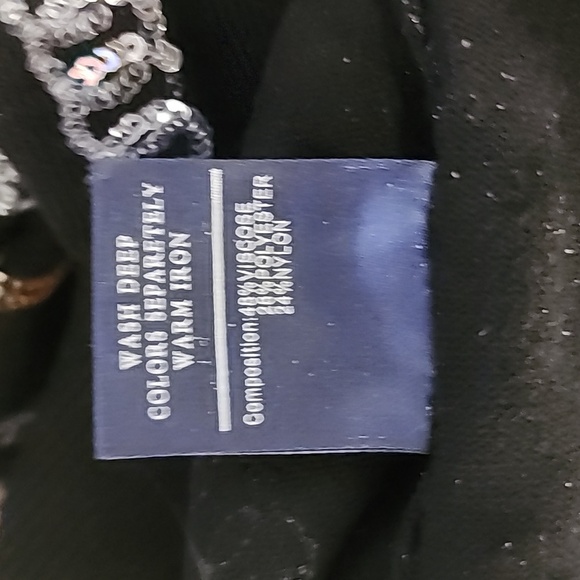 Elegant Black and Gold Sequin Crewneck Sweater - Picture 11 of 11